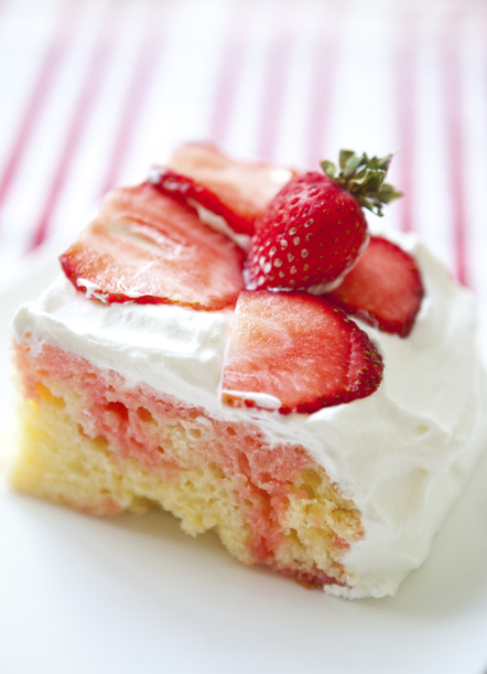 strawberry jelly poke cake