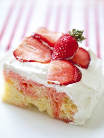 Strawberry jelly poke cake