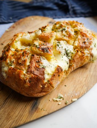 Cheesy Garlic Bread that is so easy to make